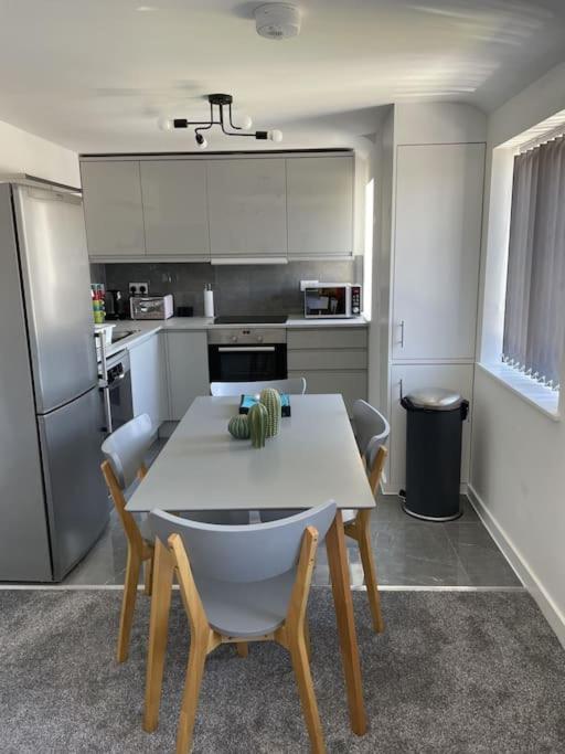 Paradigm House, Modern 2-Bedroom Duplex Apartment 2, Free Parking, Oxford Dış mekan fotoğraf