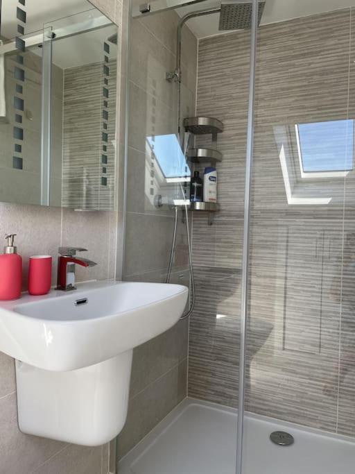 Paradigm House, Modern 2-Bedroom Duplex Apartment 2, Free Parking, Oxford Dış mekan fotoğraf
